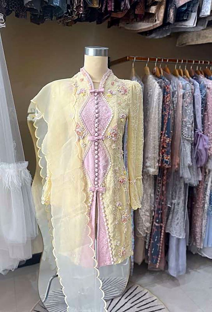 Kebaya Kelimutu Molas Yellow Buttercream Pink